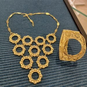 plastron pyramide 10fr, cœur zircon ,36g